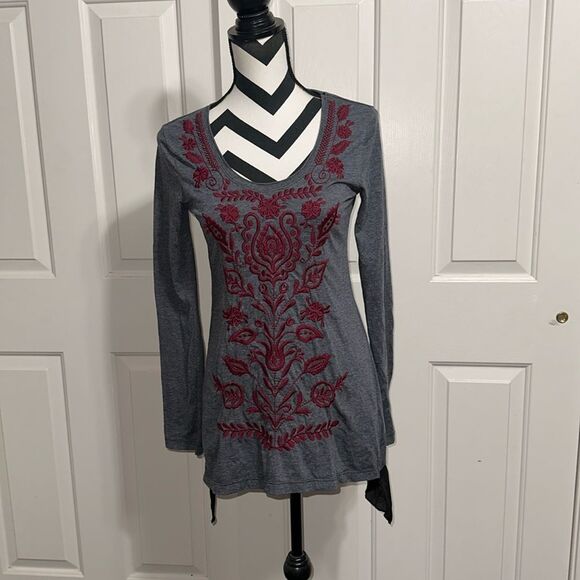 JOHNNY WAS Gray Tunic Top w/ Burgundy Embroidery - Picture 1 of 6
